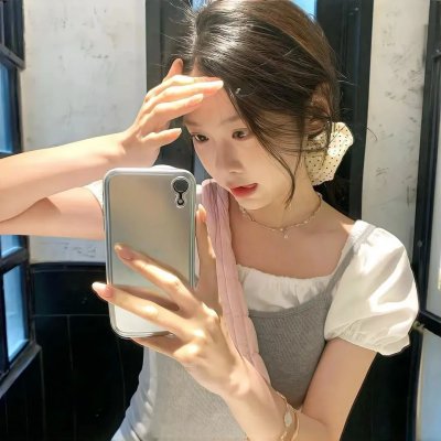 高墙、黑色与帅小伙